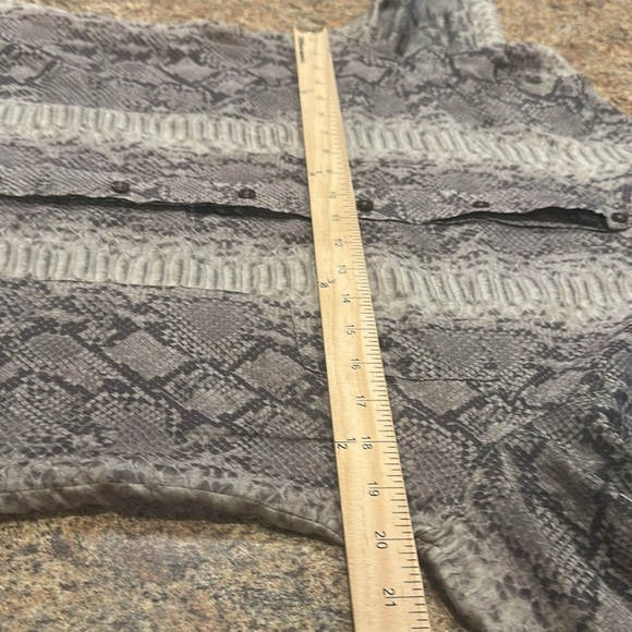 Michael Kors Button Up Shirt Size 12 Gray Black Animal Print Band Collar - Picture 12 of 13